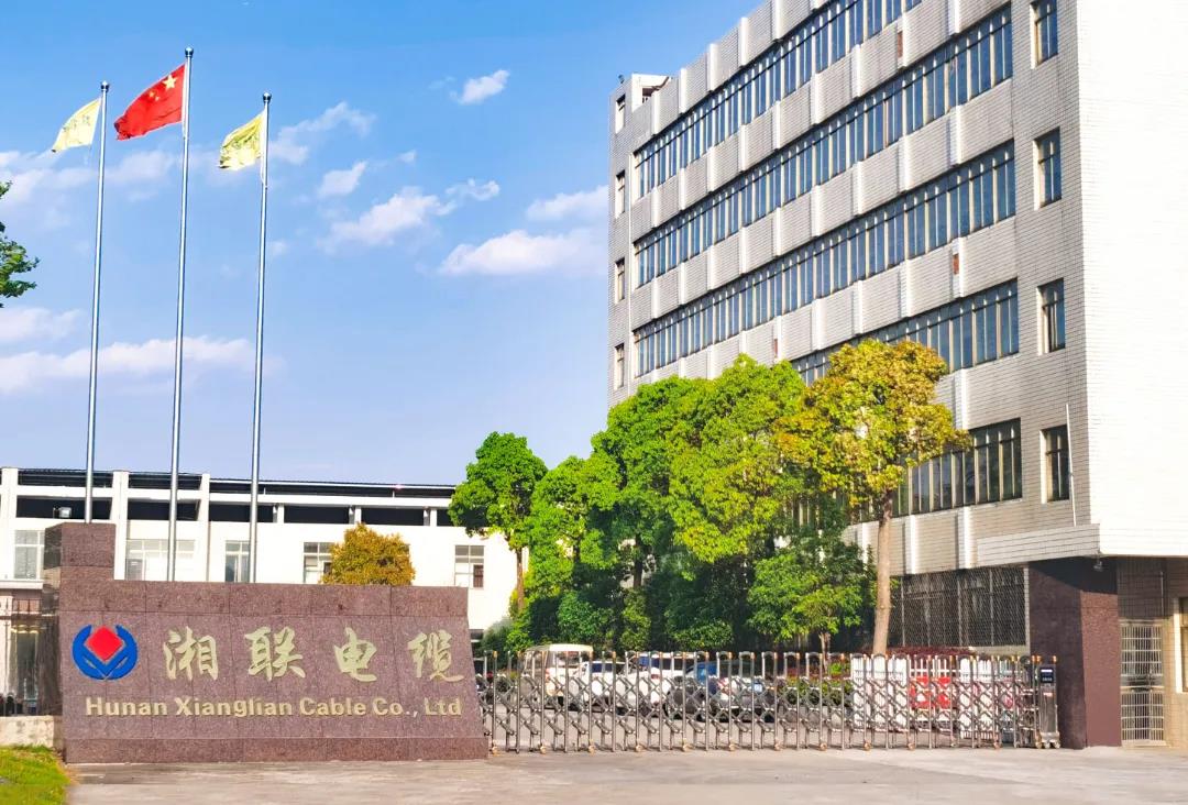今日小雪，用一組湘聯(lián)小伙伴拍攝的美照來(lái)迎接廠區(qū)的冬天！